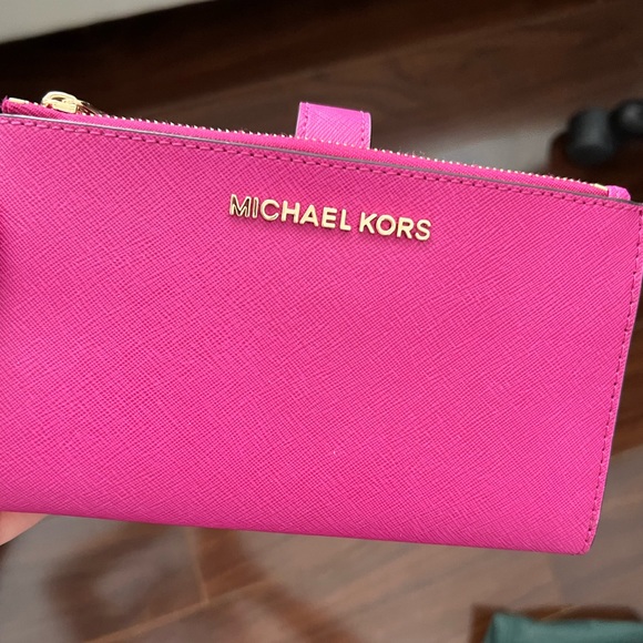 Pink Michael Kors Jet Set Wristlet NWT - Picture 4 of 4